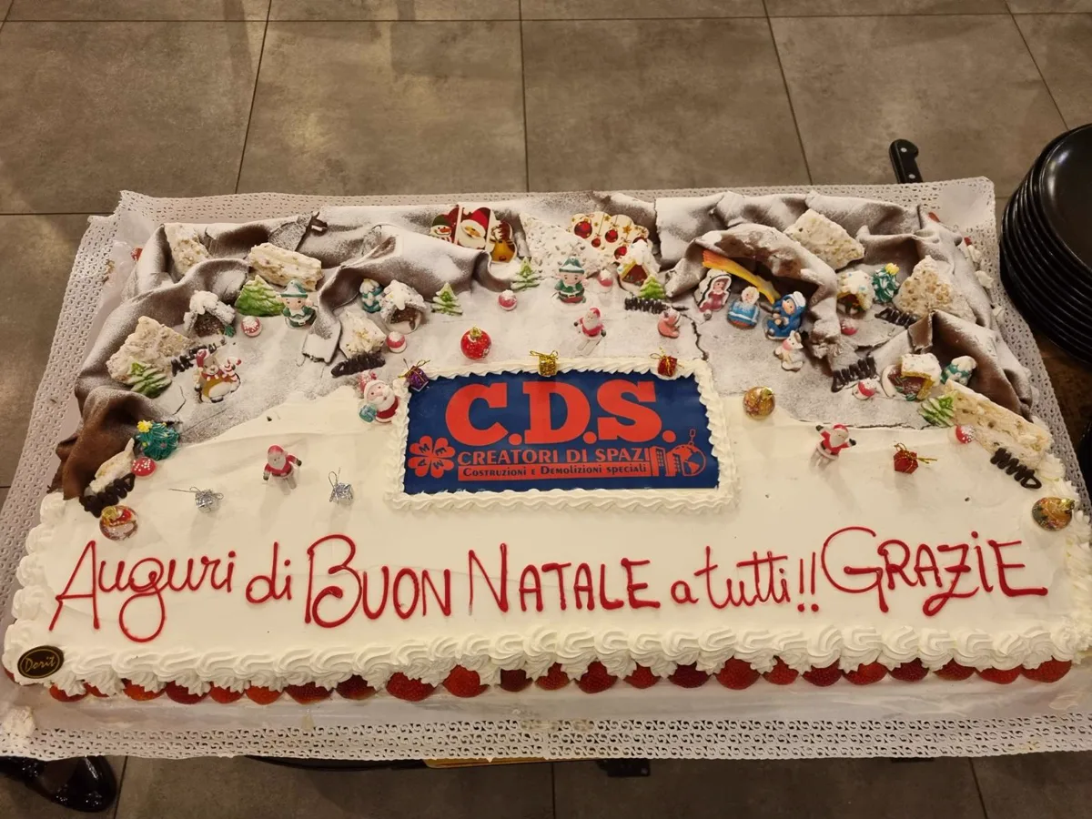 La torta con il logo C.D.S. alla cena aziendale